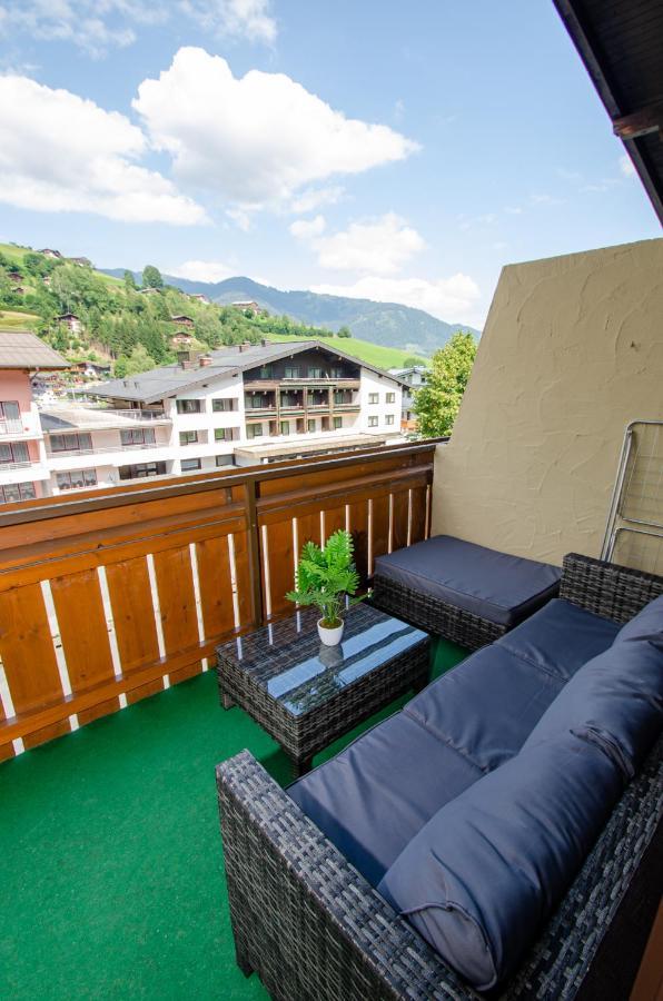 Penthouse Eightyone By All In One Apartments Kaprun Exterior foto