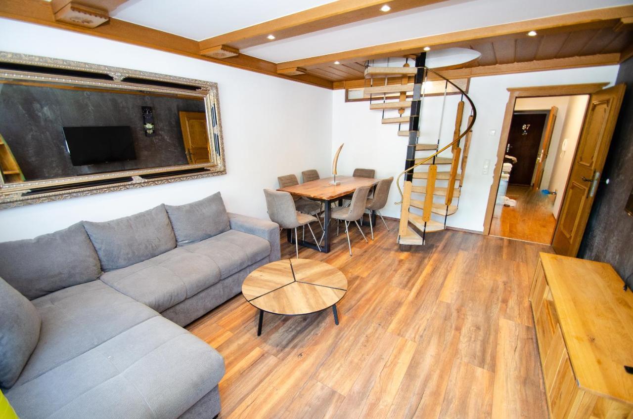 Penthouse Eightyone By All In One Apartments Kaprun Exterior foto