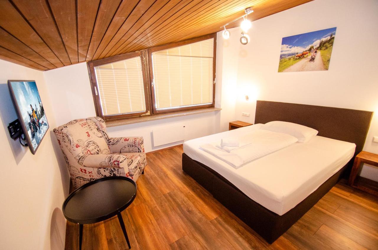 Penthouse Eightyone By All In One Apartments Kaprun Exterior foto